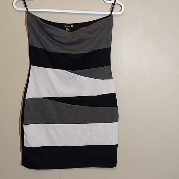 Forever 21 Dresses & Skirts - Black & White Sexy Sleeveless Mini Dress
